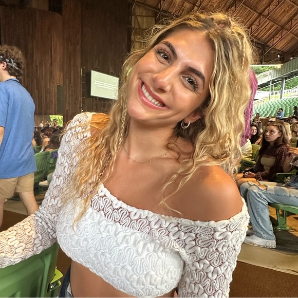 Meet your Posher, Maya - Picture 2 of 2